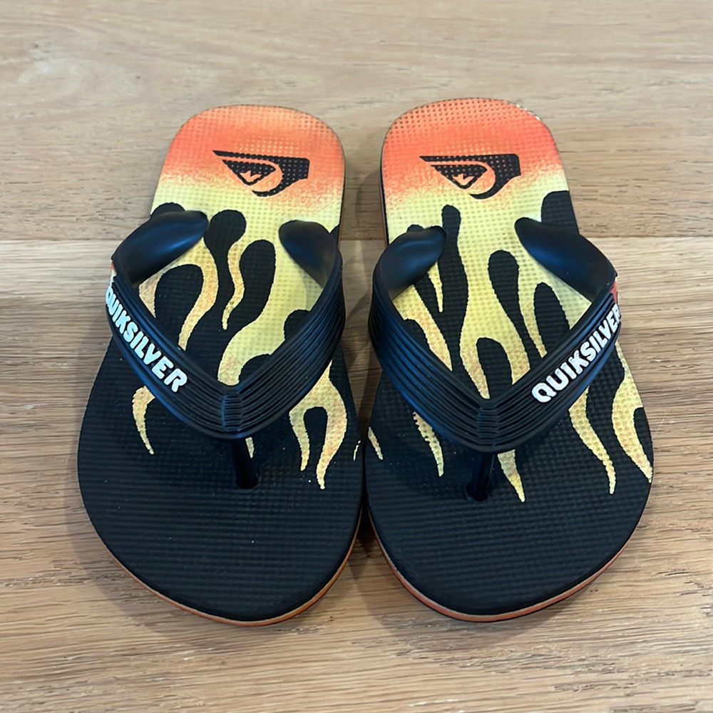 Quicksilver size 11/12 kids flip flops
